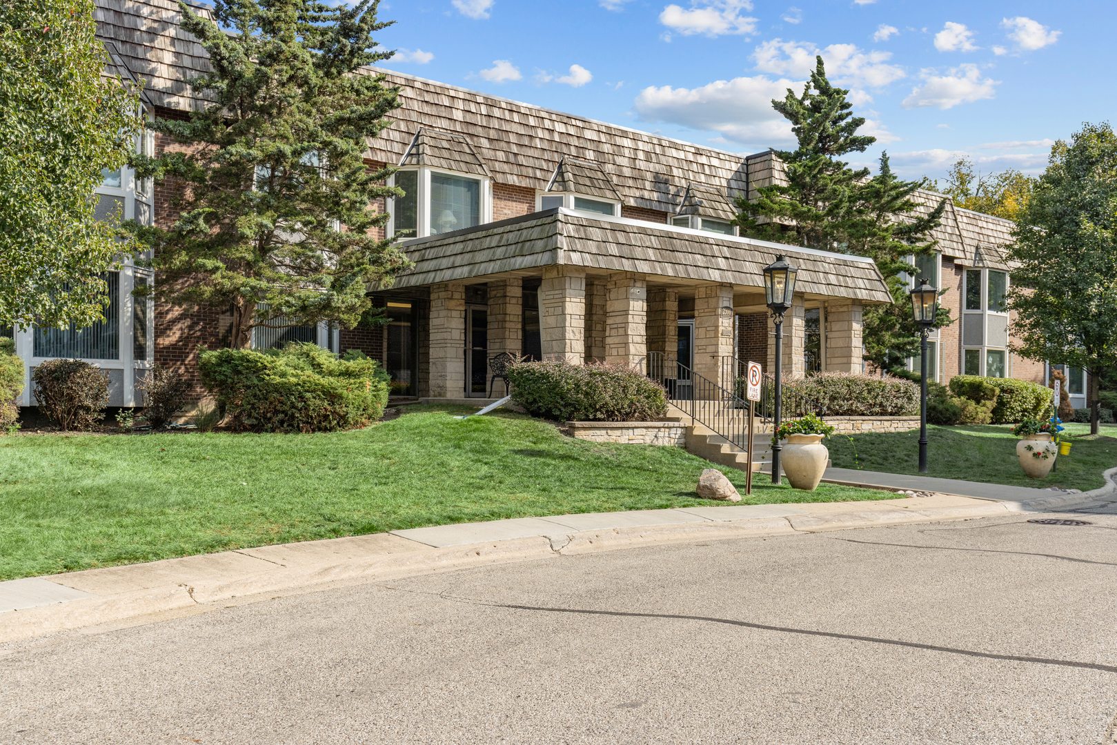 2300 Windsor Mall, Unit 2E Park Ridge, IL 60068 - Photo 1 of 27