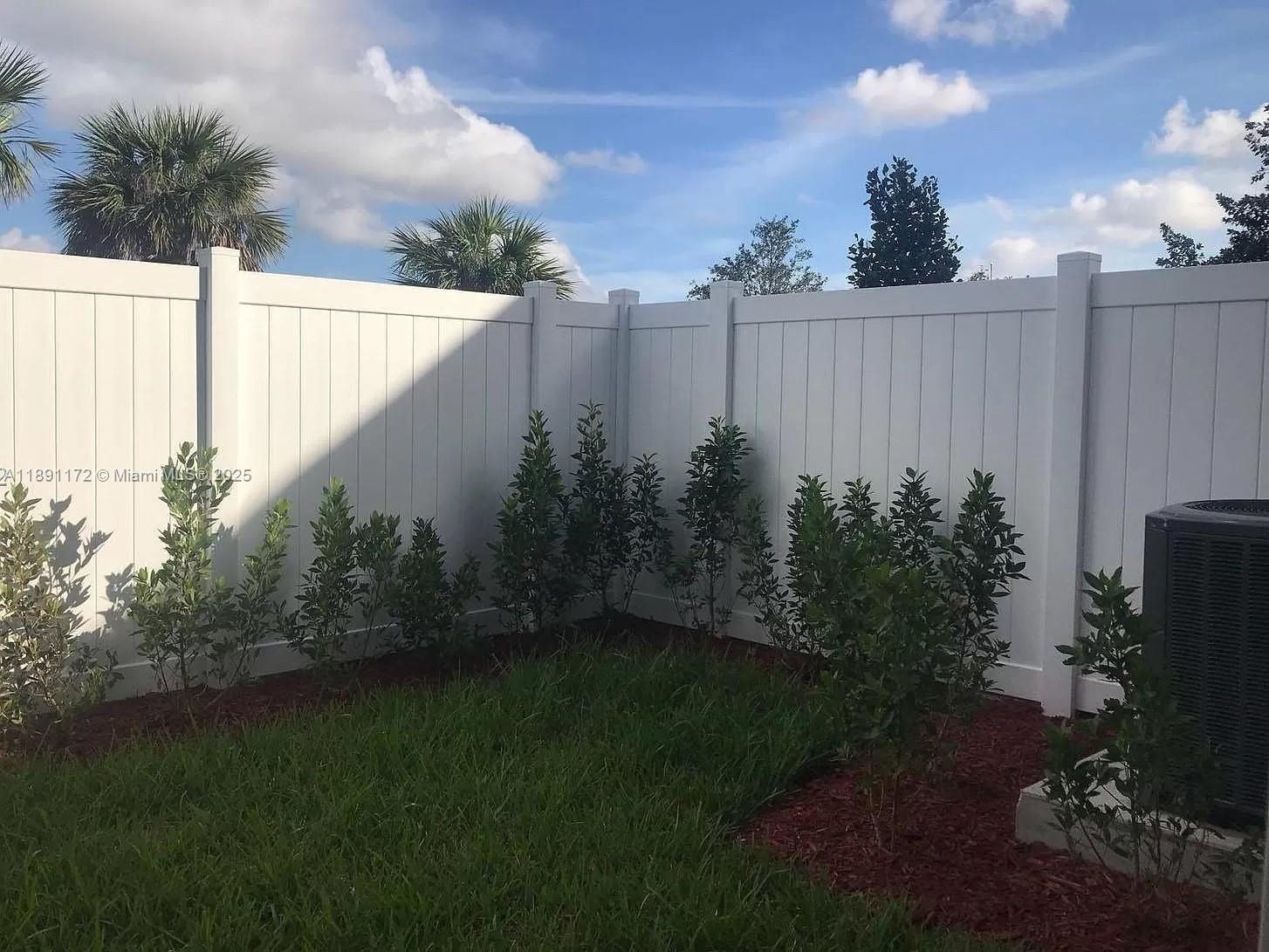 10401 West 32nd Lane Hialeah, FL 33018 - Photo 11 of 13