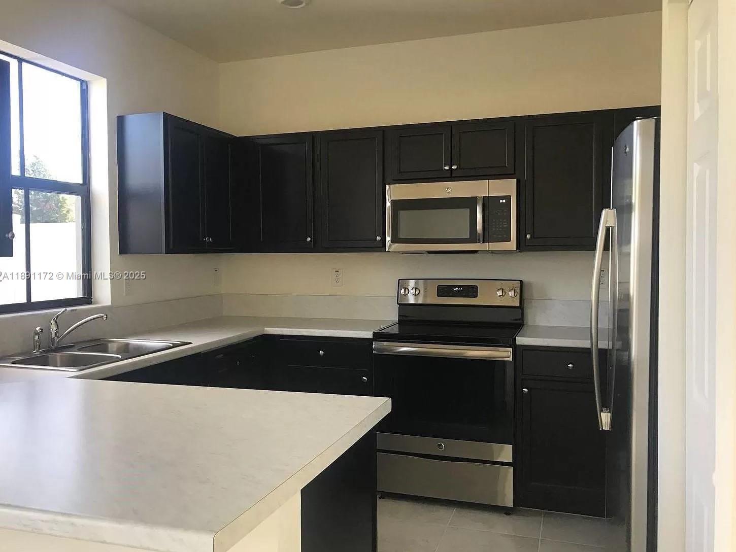 10401 West 32nd Lane Hialeah, FL 33018 - Photo 2 of 13