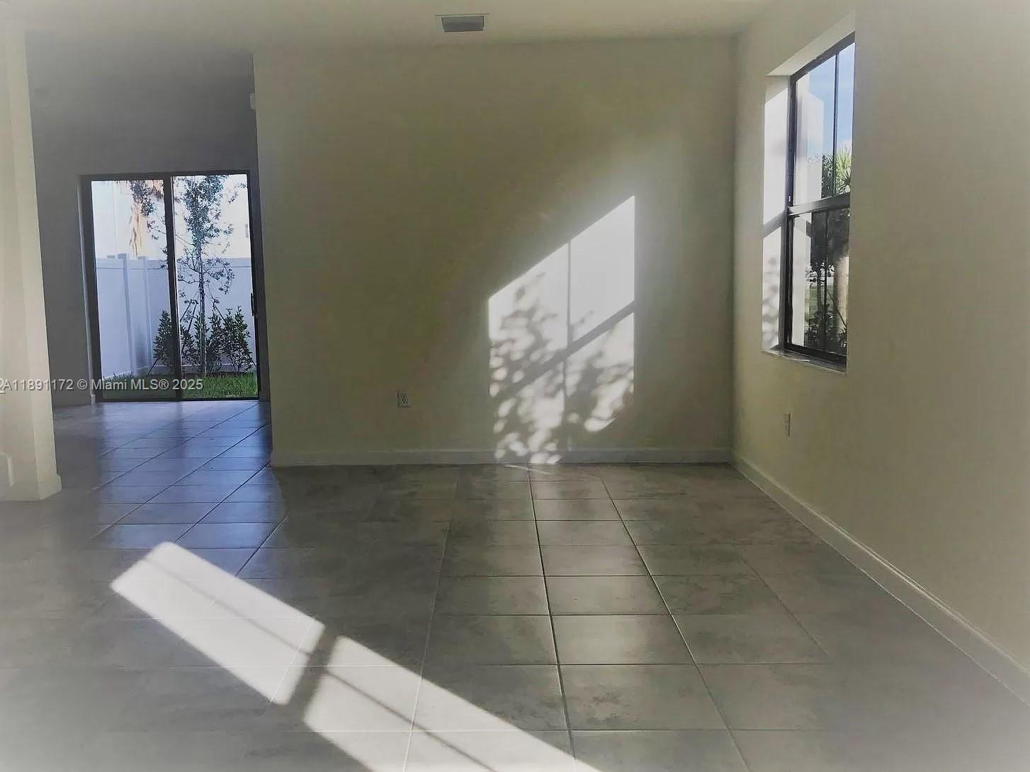 10401 West 32nd Lane Hialeah, FL 33018 - Photo 4 of 13