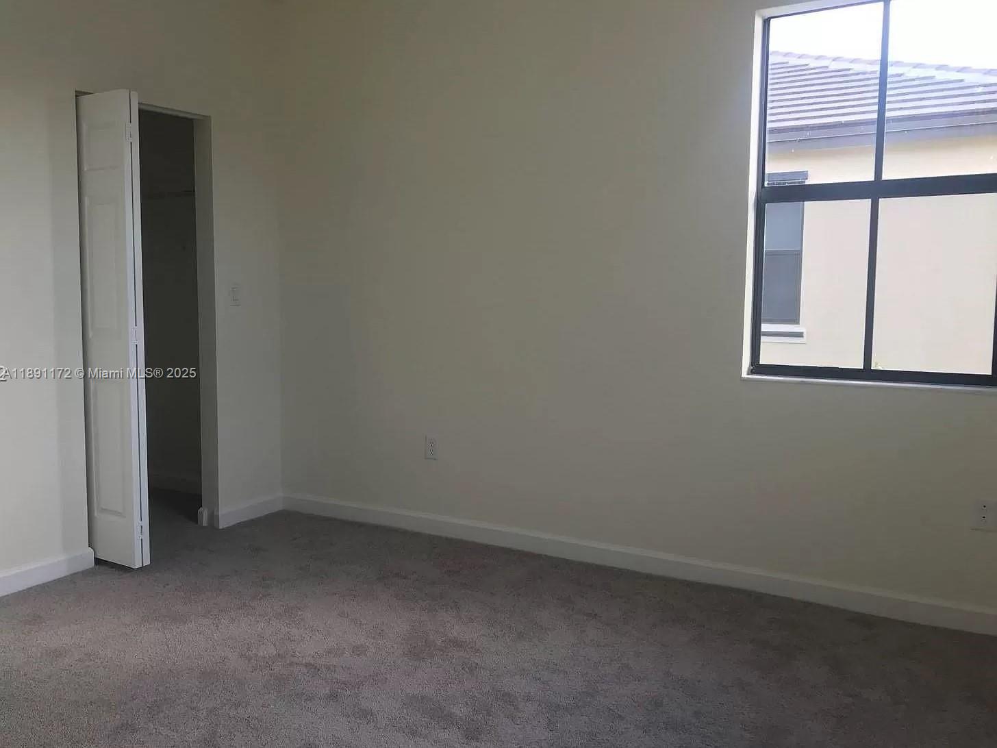 10401 West 32nd Lane Hialeah, FL 33018 - Photo 6 of 13