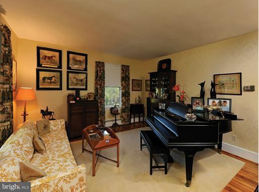 2648 Rectortown Road Delaplane, VA 20144 - Photo 15 of 25 Living Room