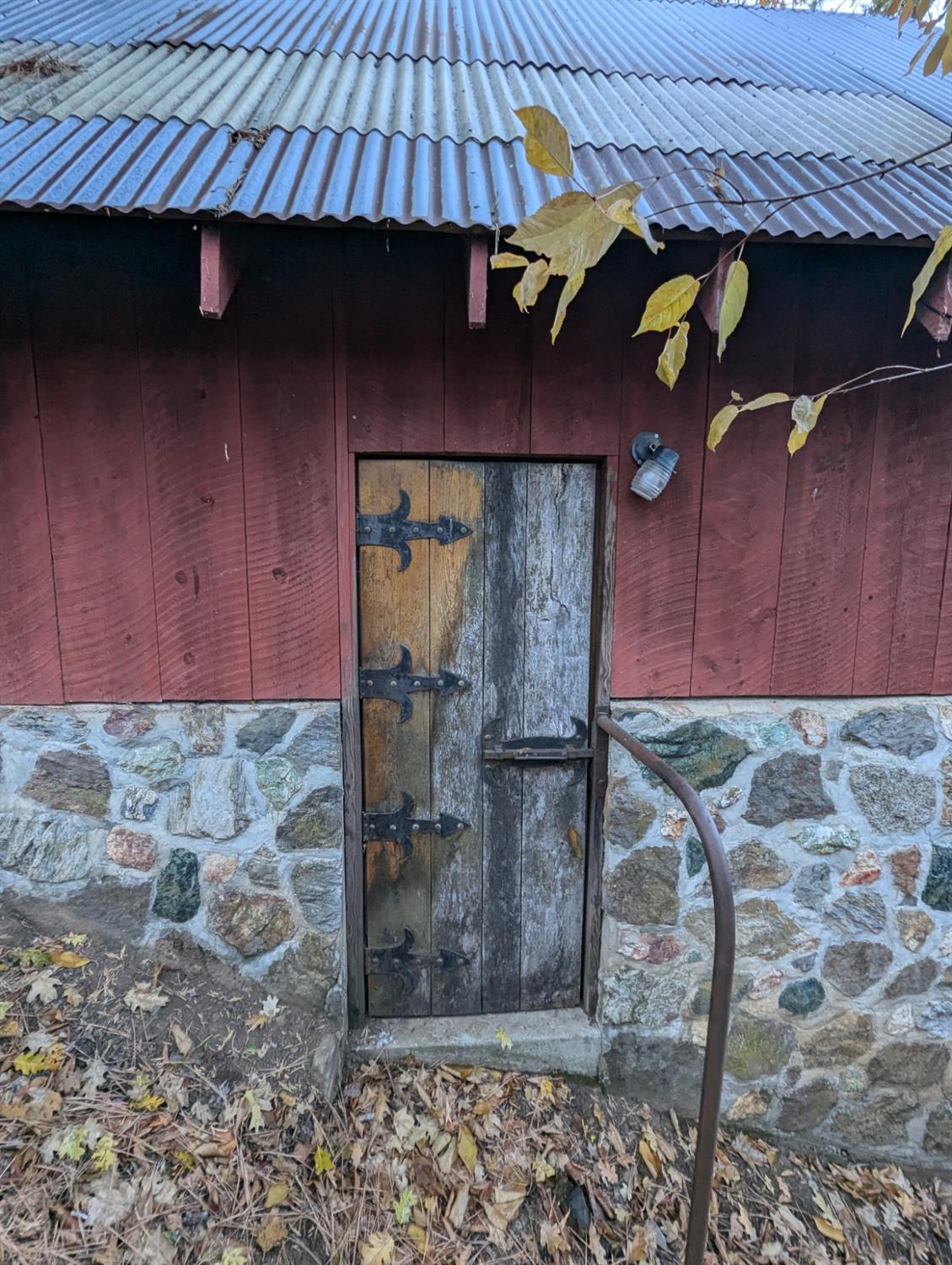 48691 Todd Eymann Road Miramonte, CA 93641 - Photo 8 of 17 a front view of a house with garden