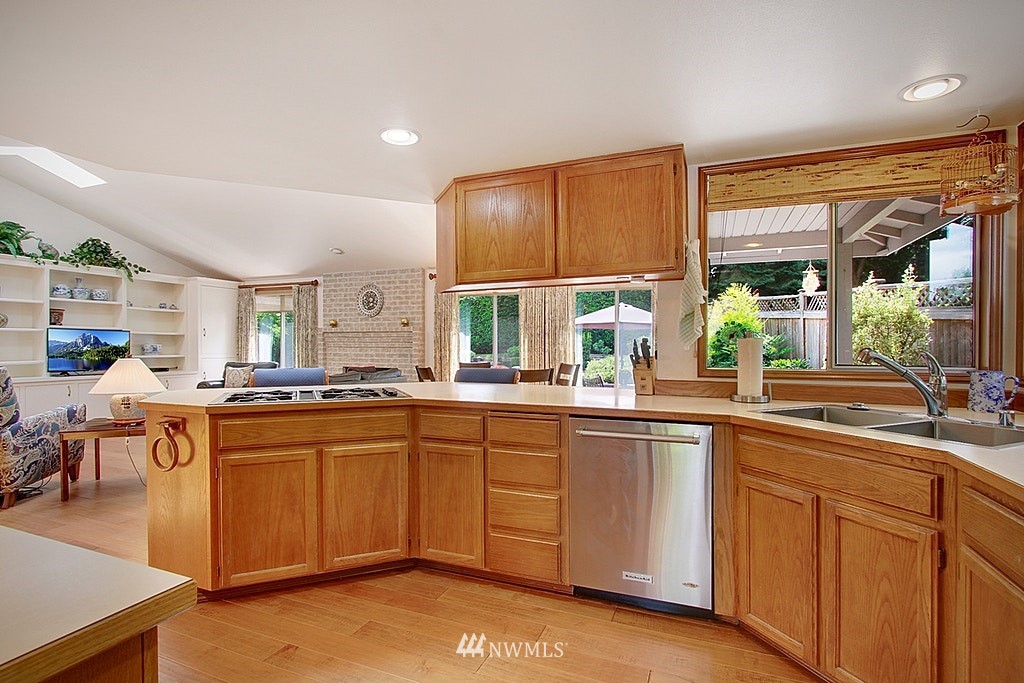 2516 238th Place Southeast Bothell, WA 98021 - Photo 5 of 16
