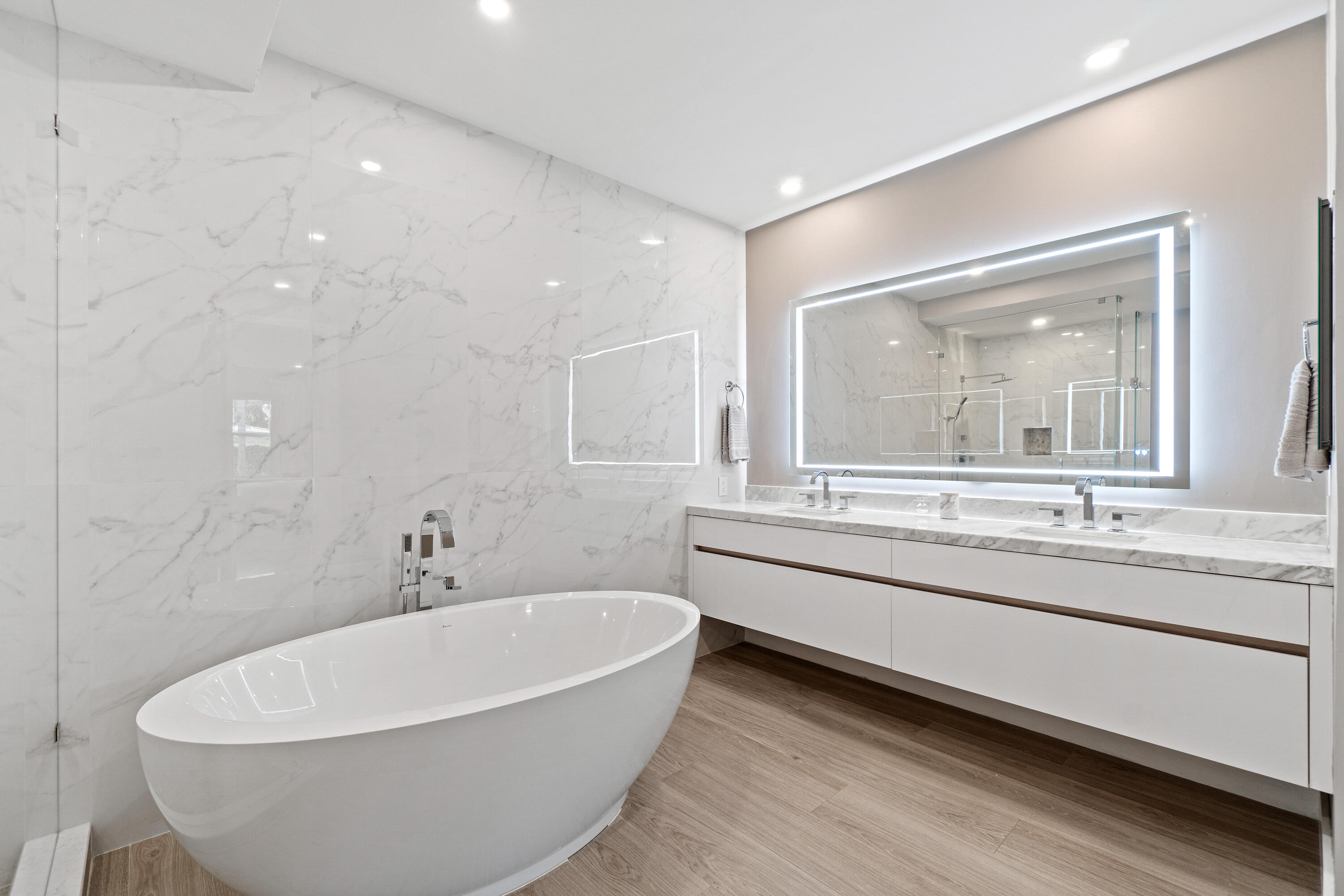 6308 Graycliff Drive, Unit B Boca Raton, FL 33496 - Photo 20 of 29 a bathroom with a bathtub and a sink