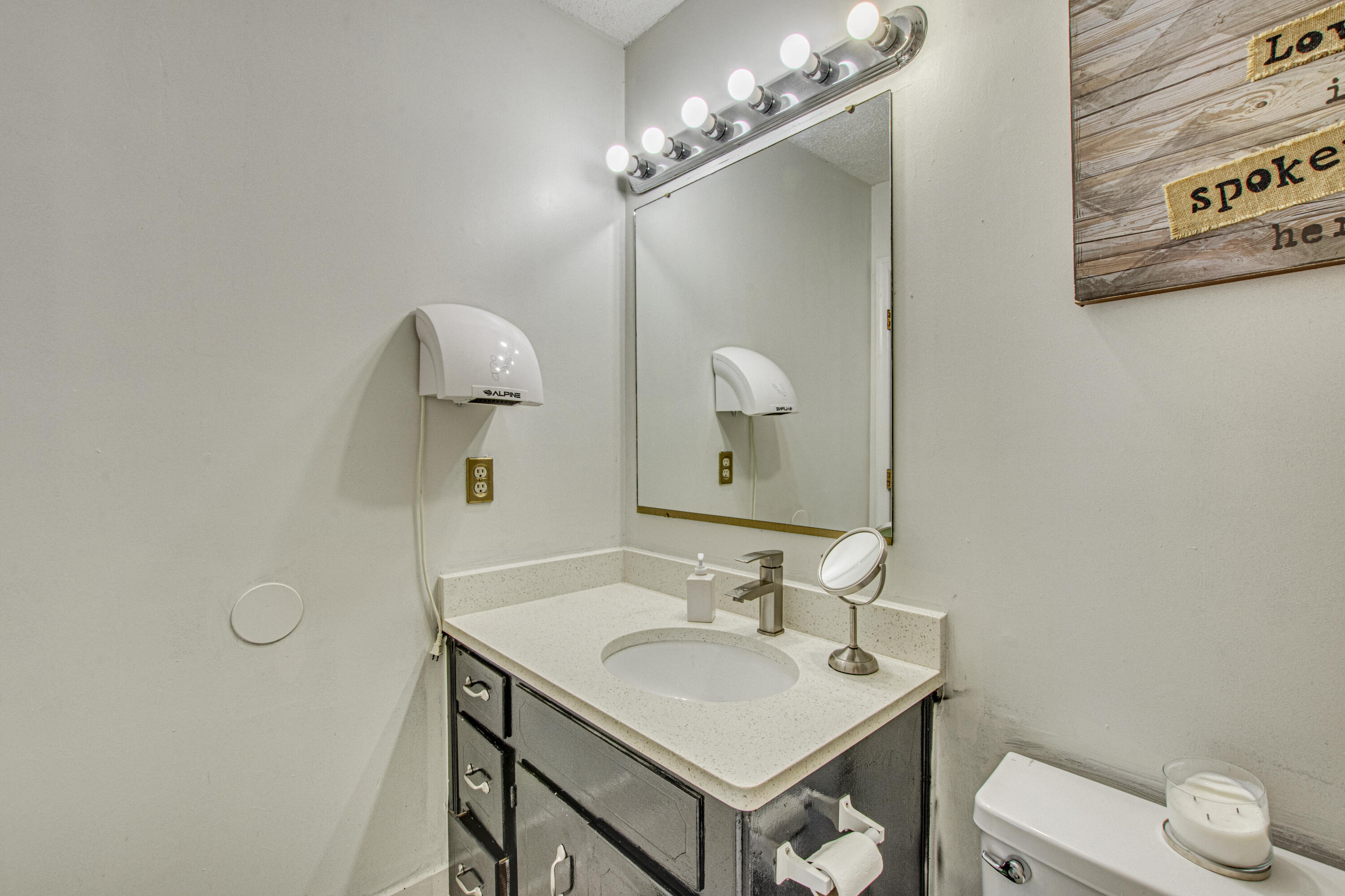 620 Longleaf Road Summerville, SC 29486 - Photo 23 of 44 Hall Bathroom