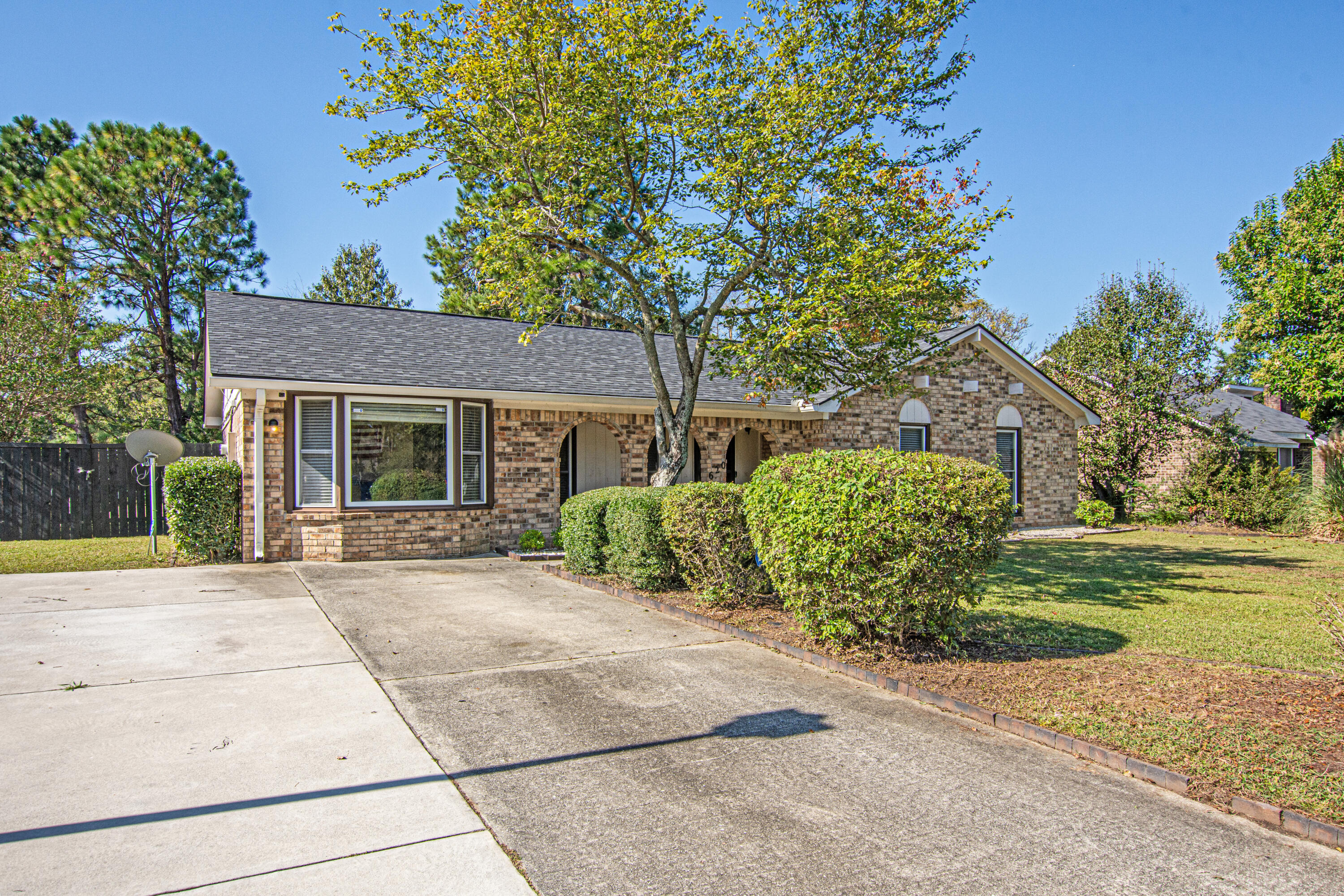 620 Longleaf Road Summerville, SC 29486 - Photo 38 of 44 Driveway