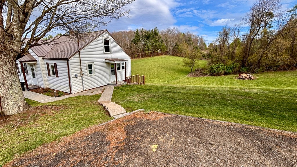 134 Poplar Grove Road Galax, VA 24333 - Photo 9 of 22 Gallery Image 9