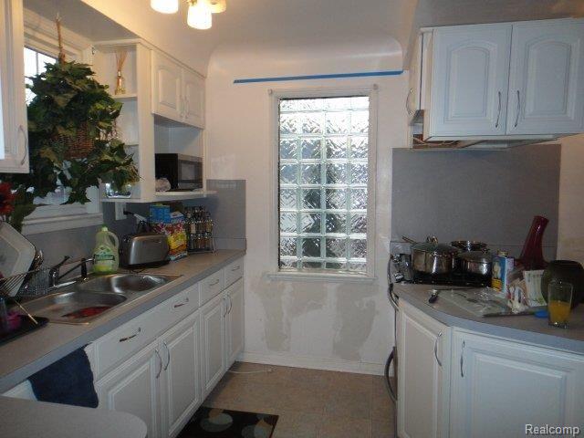 15317 Stahelin Road Detroit, MI 48223 - Photo 5 of 7 15317Stahleinkitchen