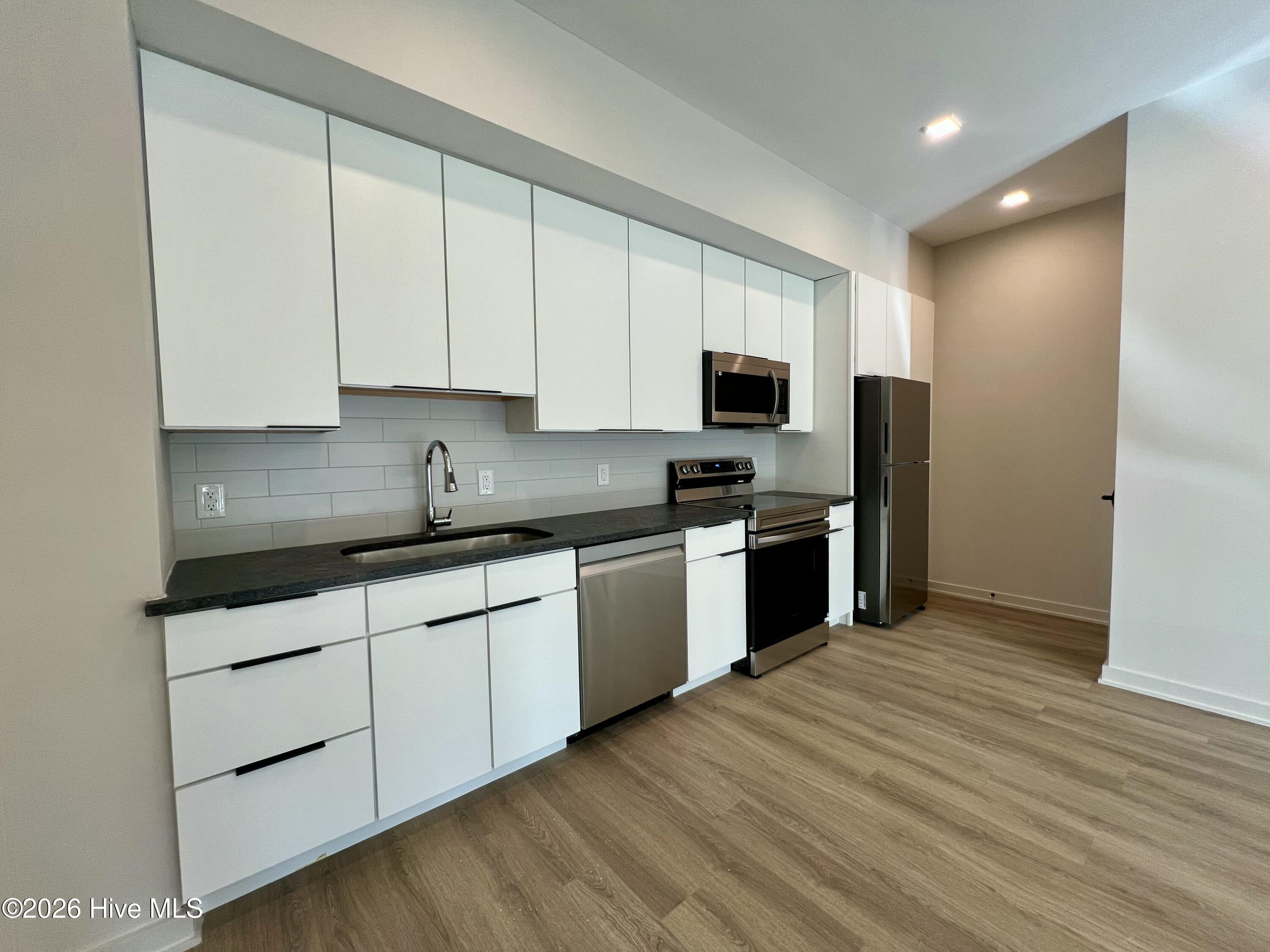 1108 Castle Street, Unit 104 Wilmington, NC 28401 - Photo 3 of 12 IMG_3492