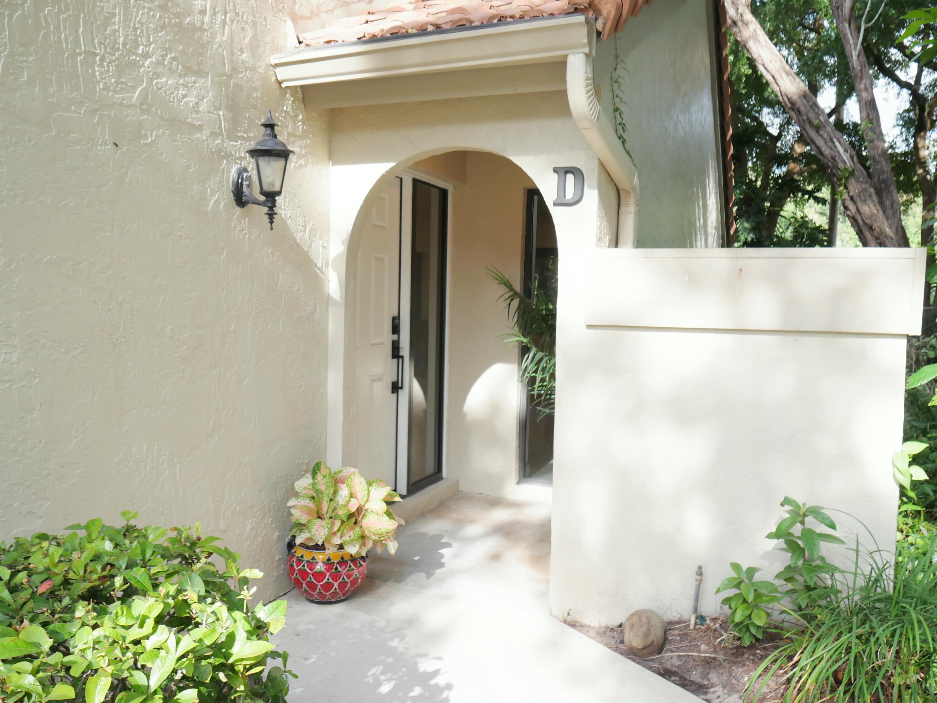5630 Coach House Circle, Unit D Boca Raton, FL 33486 - Photo 2 of 26 tempImagey8QkaY