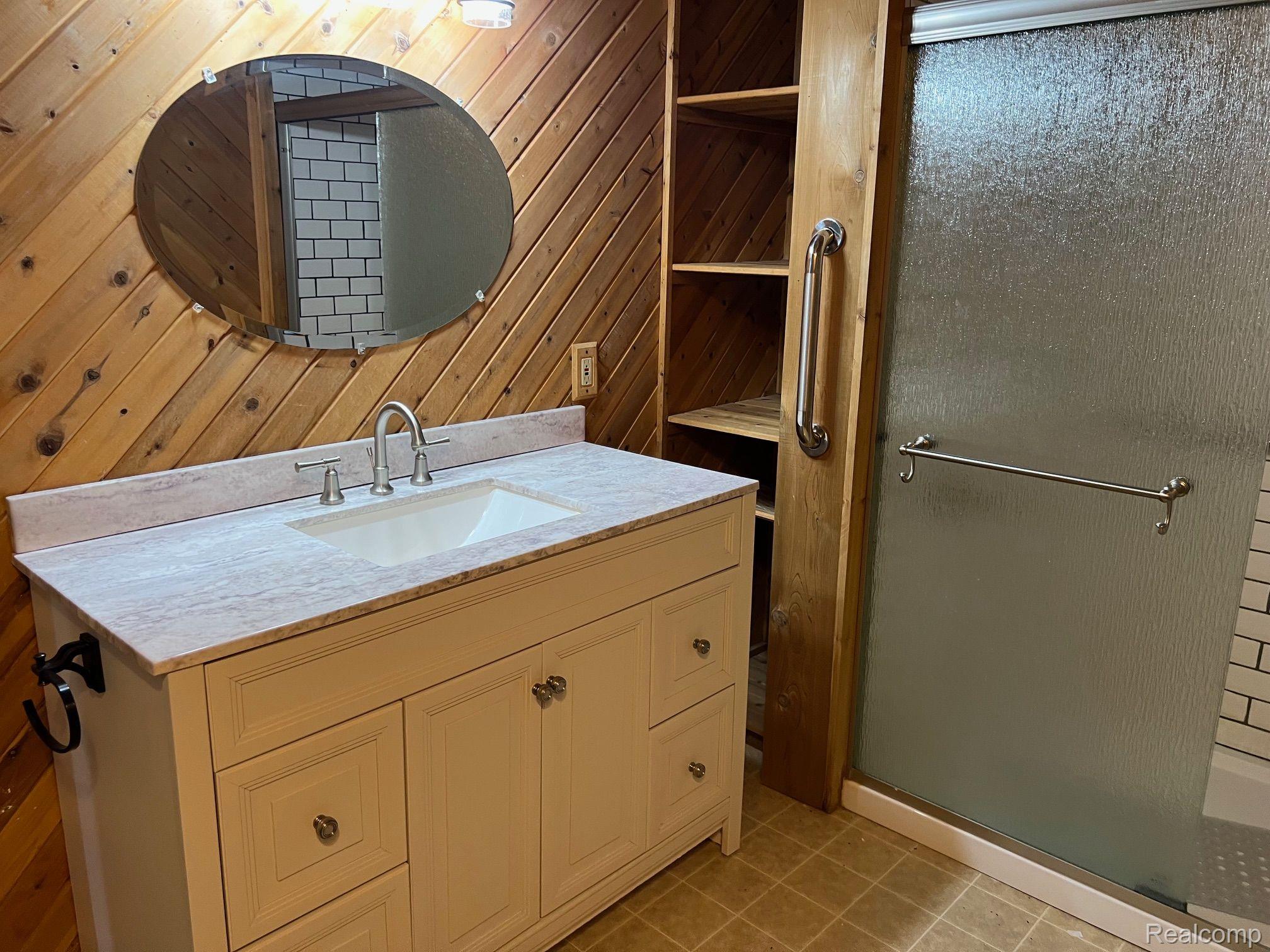 5231 Lonsberry Road Columbiaville, MI 48421 - Photo 31 of 39 1st floor bath