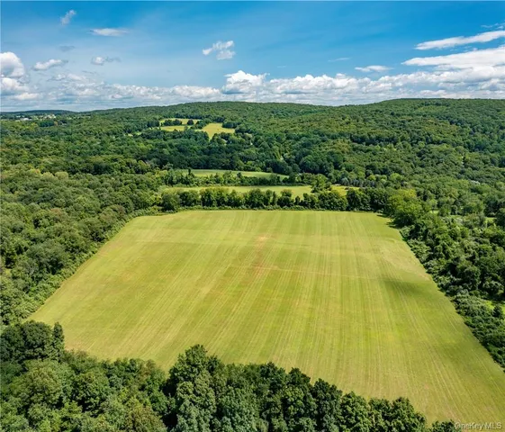 a view of an outdoor space