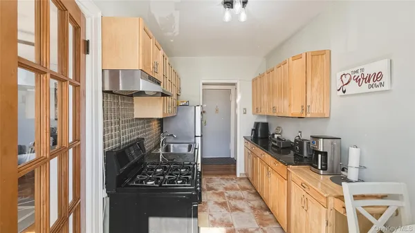 $305,000 | 185 Marine Avenue, Unit 2C | Bay Ridge