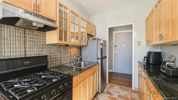 $305,000 | 185 Marine Avenue, Unit 2C | Bay Ridge