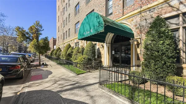 $305,000 | 185 Marine Avenue, Unit 2C | Bay Ridge