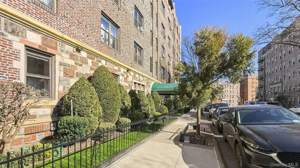 $305,000 | 185 Marine Avenue, Unit 2C | Bay Ridge