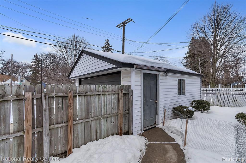 2824 Crooks Road Royal Oak, MI 48073 - Photo 30 of 31