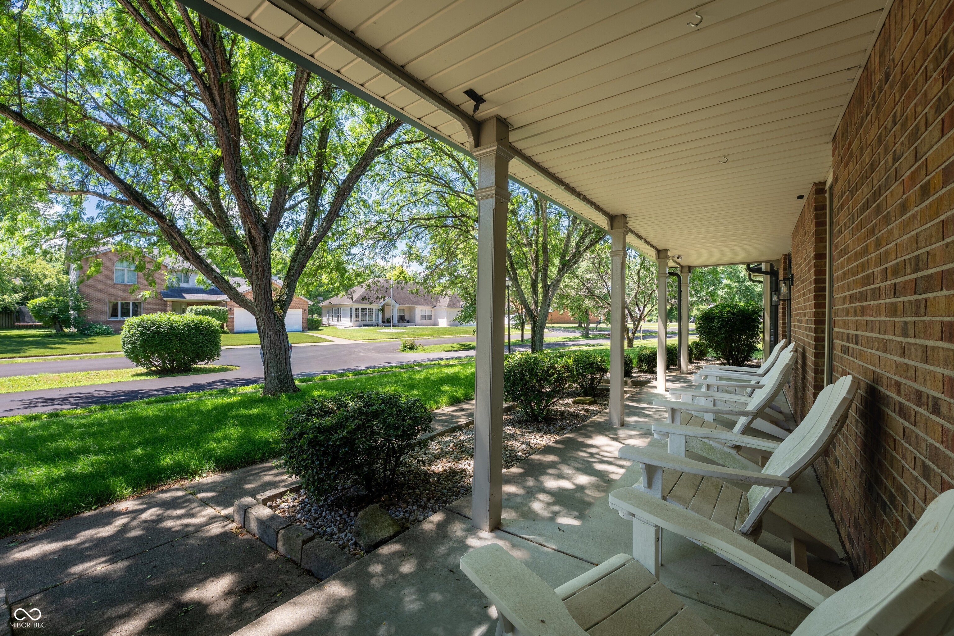 906 Hummingbird Lane Columbus, IN 47203 - Photo 4 of 43