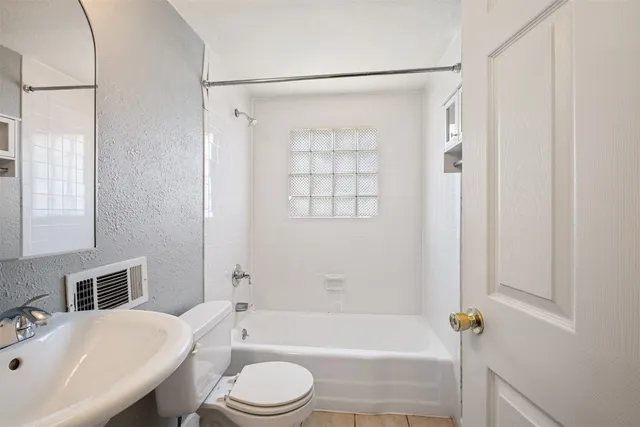 $2,400 | 5504 Coventry Lane, Austin, TX 78723