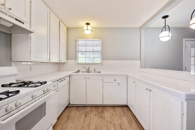 $2,400 | 5504 Coventry Lane, Austin, TX 78723