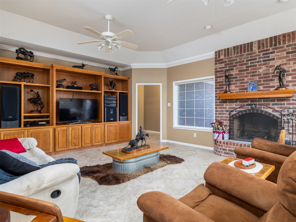 651 County Road 497 Taylor, TX 76574 - Photo 8 of 40 a living room with furniture