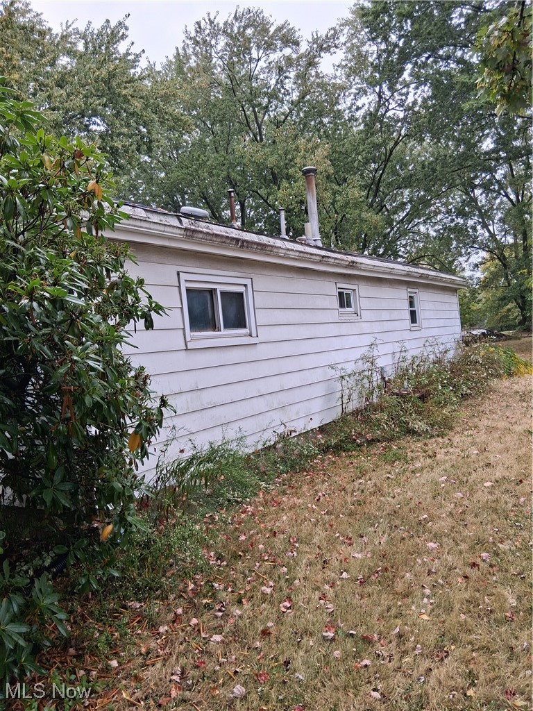 2415 Weir Road Northeast Warren, OH 44483 - Photo 12 of 16