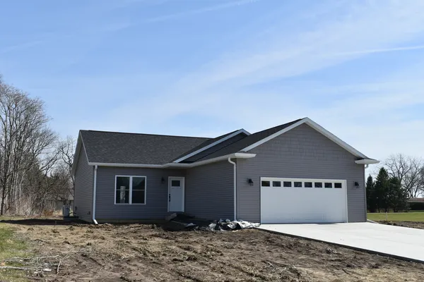 $279,900 | 225 South Pine Street, El Paso, IL 61738