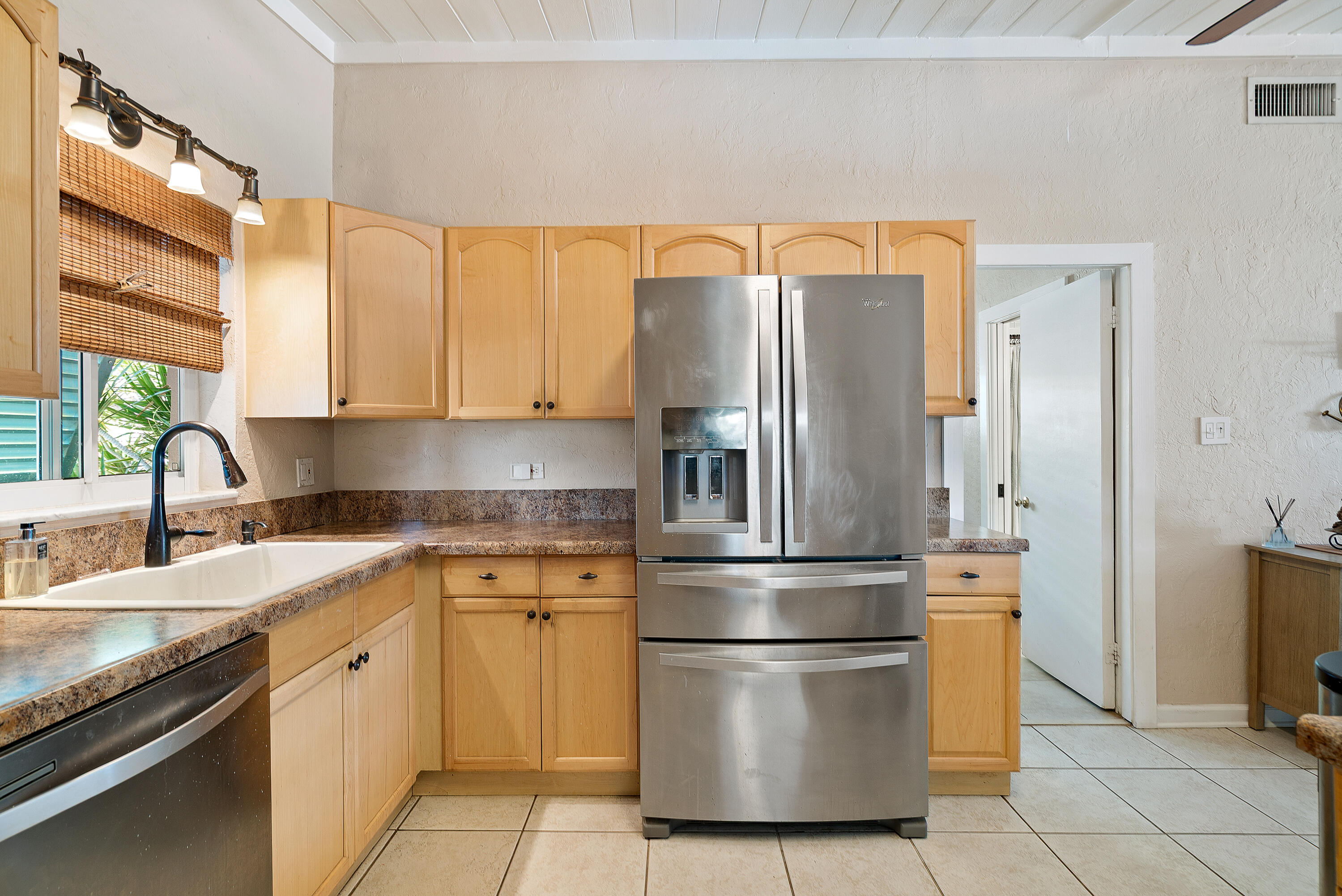 412 3rd Street Key Largo, FL 33037 - Photo 10 of 37 DSC06679