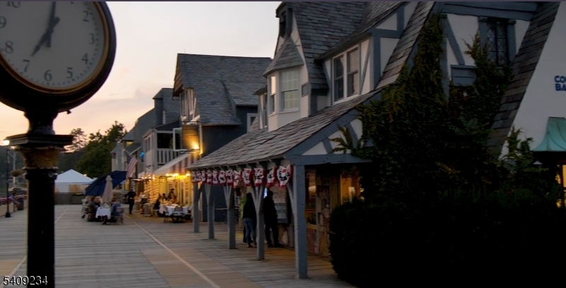 39 Summit Terrace Sparta, NJ 07871 - Photo 5 of 5 a view of a entryway of a house