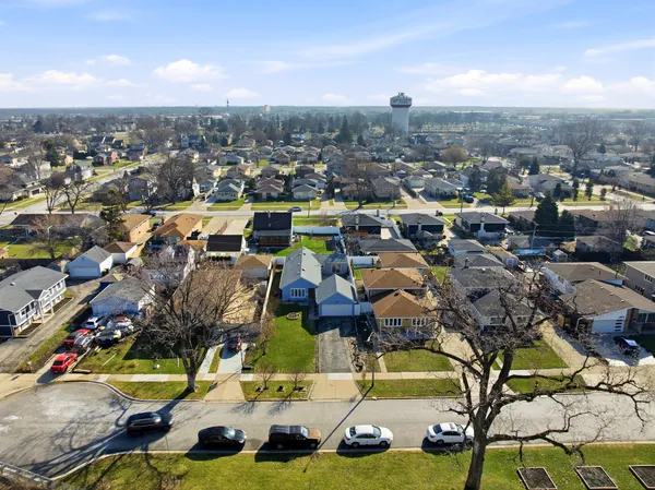 $314,900 | 4115 Denley Avenue, Schiller Park, IL 60176