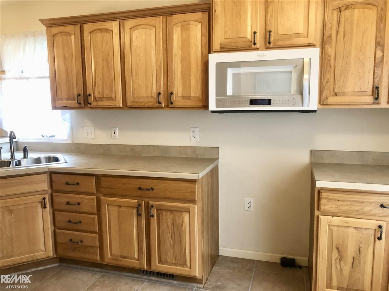 49651 Fuller Road New Baltimore, MI 48051 - Photo 11 of 58 50071873-10.JPG