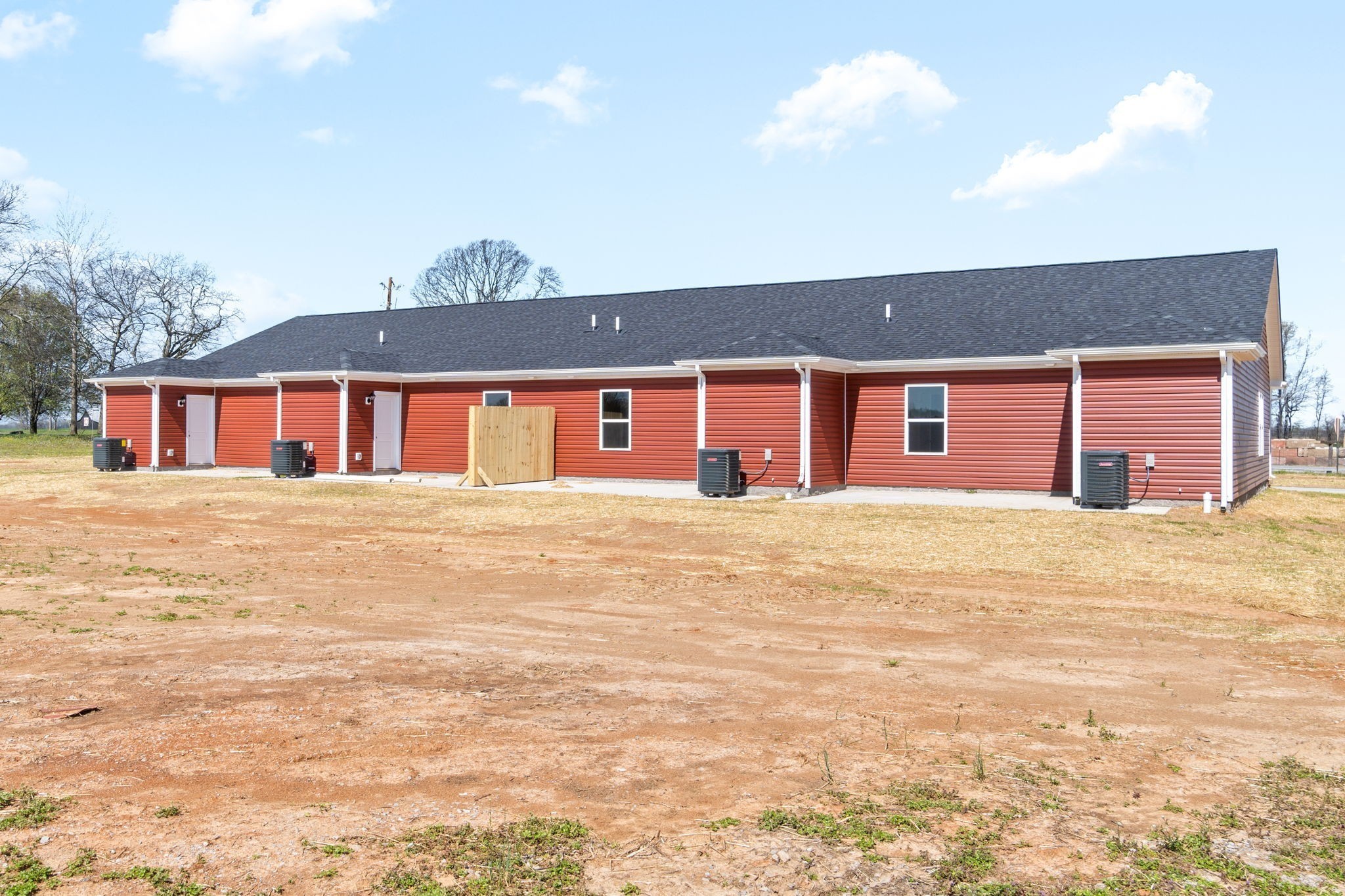 9550 Russellville Road, Unit C Guthrie, KY 42234 - Photo 20 of 23 a front view of a house with a yard