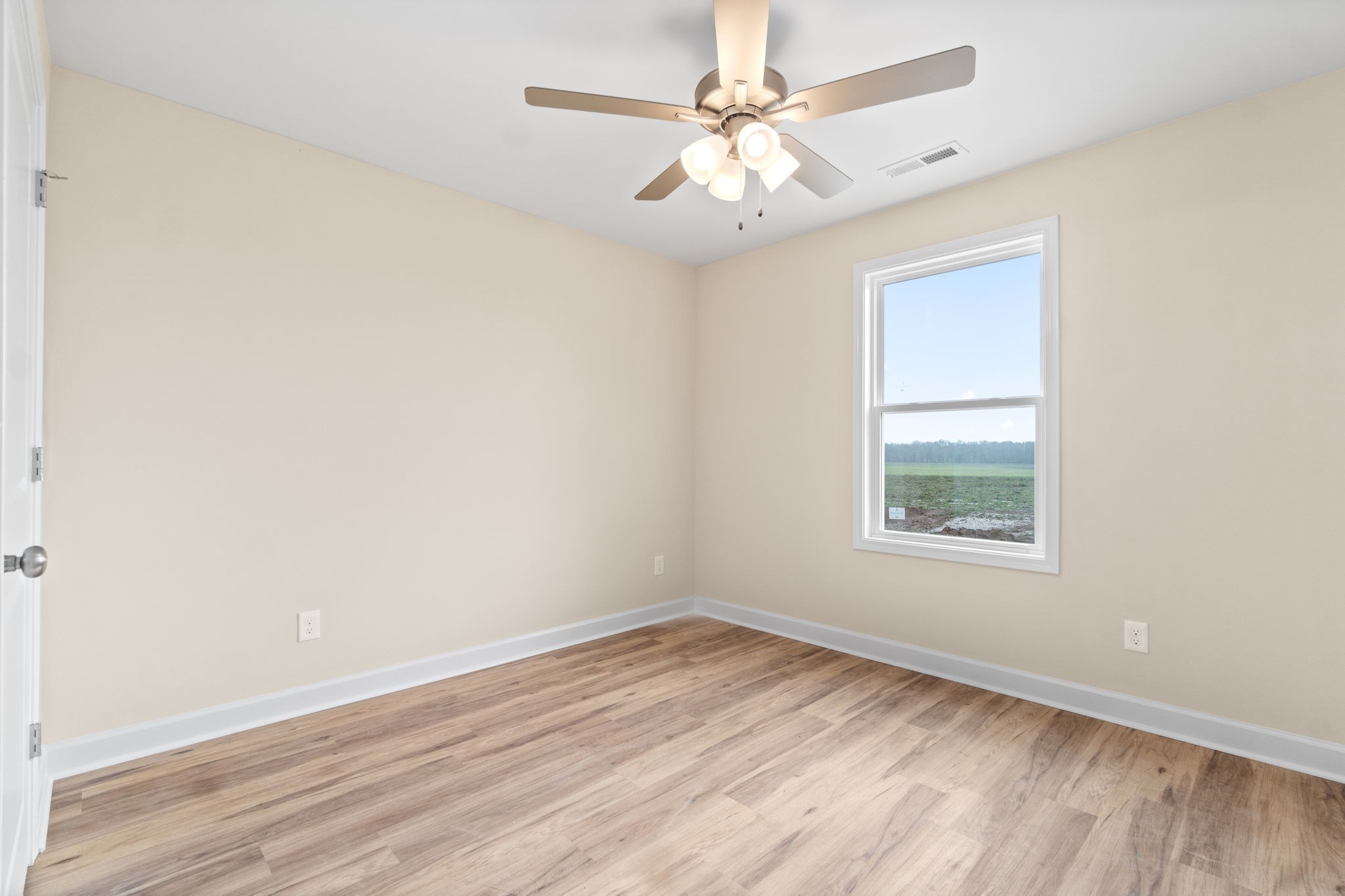 9550 Russellville Road, Unit C Guthrie, KY 42234 - Photo 9 of 23 an empty room with a window