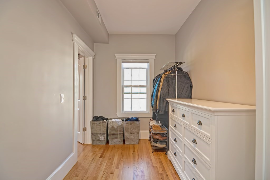 651 East 6th Street, Unit 2 Boston, MA 02127 - Photo 4 of 31