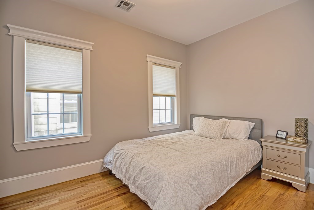 651 East 6th Street, Unit 2 Boston, MA 02127 - Photo 5 of 31