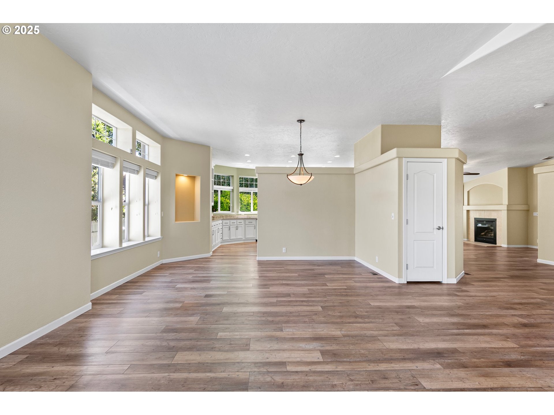 3220 Crescent Avenue, Unit 59 Eugene, OR 97408 - Photo 9 of 43 a view of an empty room with wooden floor and a window