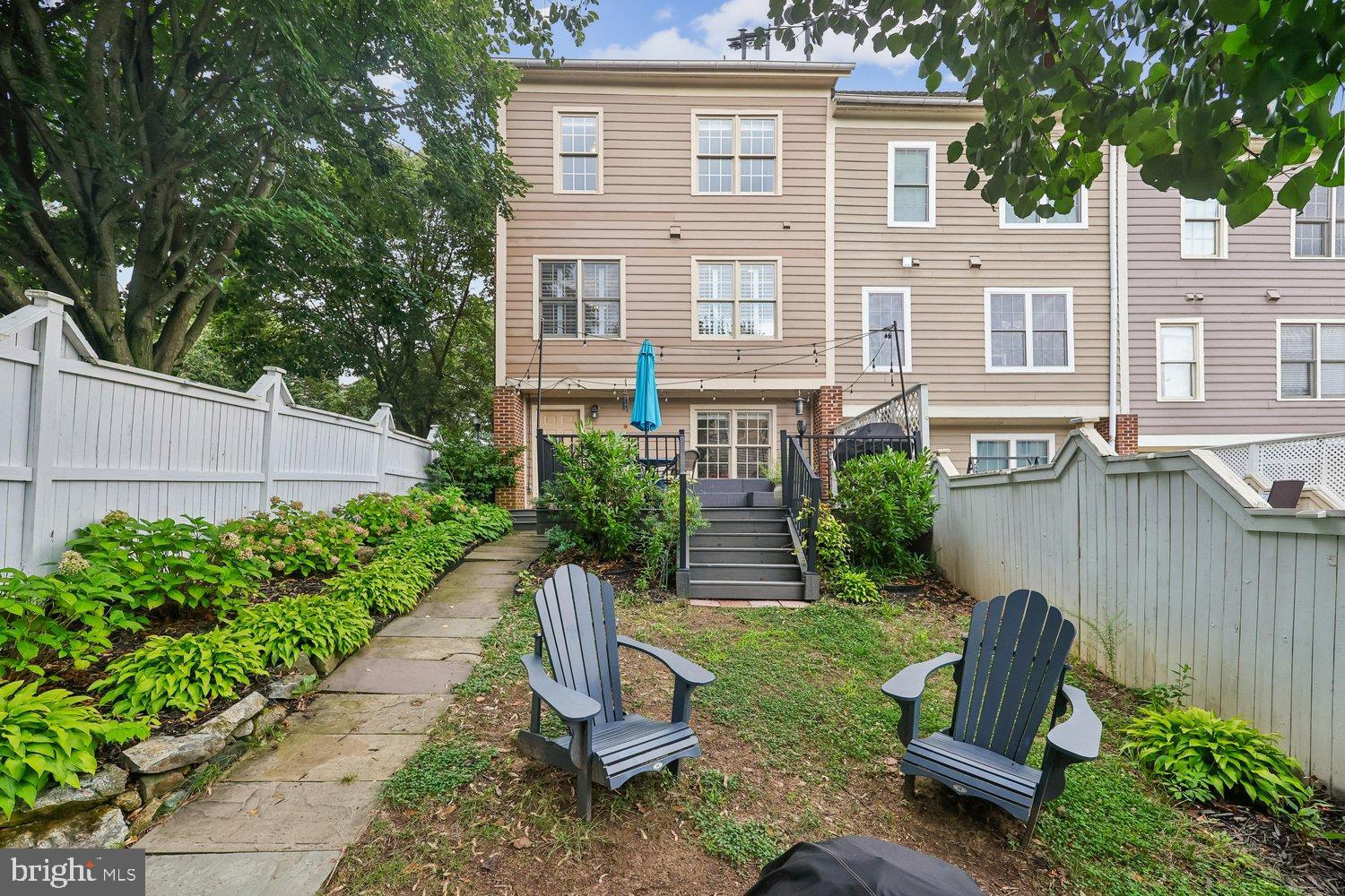 211 Ridgepoint Place Gaithersburg, MD 20878 - Photo 42 of 61 Beautifully landscaped gardens