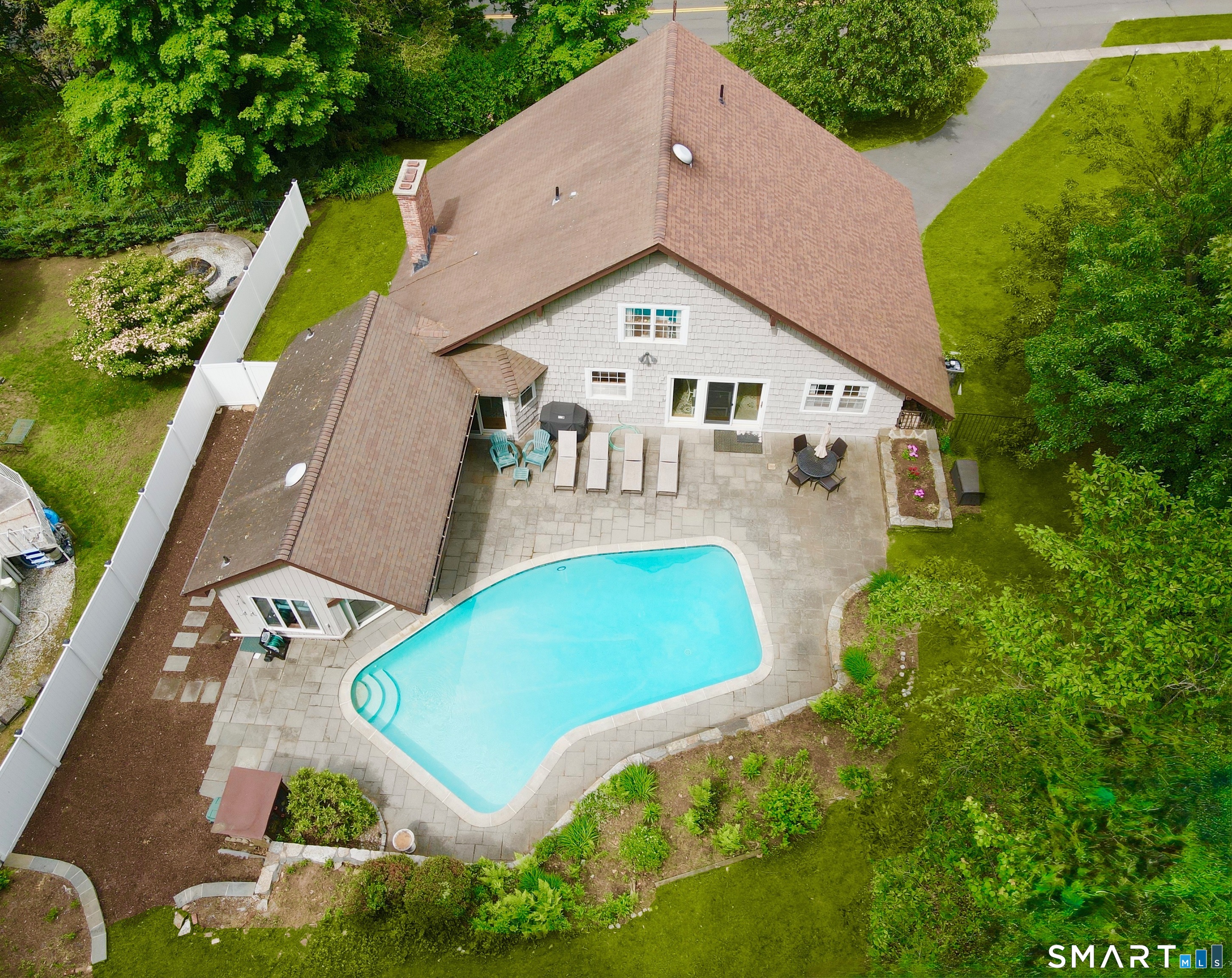 141 Founders Road Glastonbury, CT 06033 - Photo 3 of 40