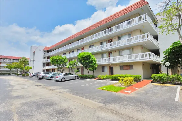 $99,900 | 3571 Inverrary Drive, Unit 202, Lauderhill, FL 33319