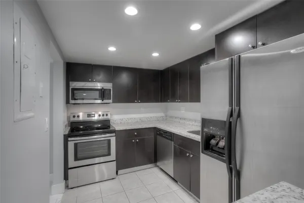 $1,975 | 303 Racquet Club Road, Unit 312, Weston, FL 33326