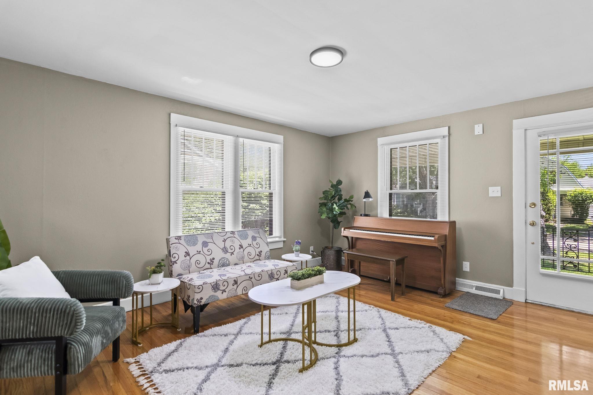 917 Cleveland Avenue Springfield, IL 62704 - Photo 3 of 35
