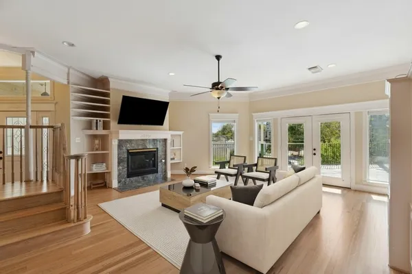 $1,350,000 | 3201 White Oak Drive, Houston, TX 77007