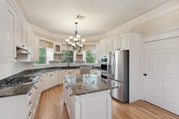 $1,350,000 | 3201 White Oak Drive, Houston, TX 77007