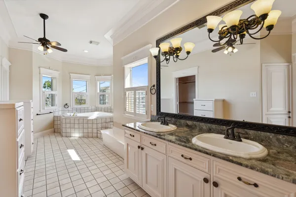 $1,350,000 | 3201 White Oak Drive, Houston, TX 77007