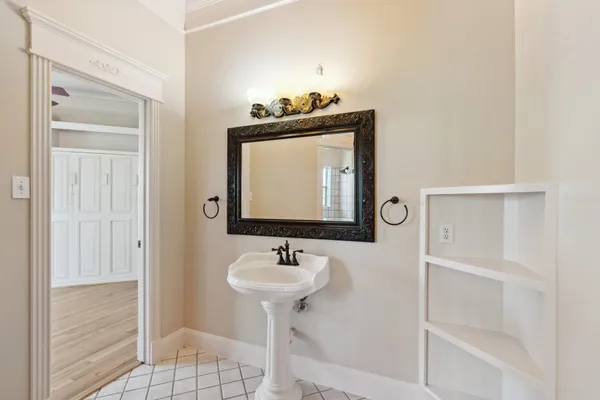 $1,350,000 | 3201 White Oak Drive, Houston, TX 77007