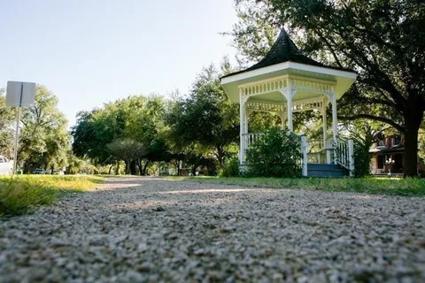 $1,350,000 | 3201 White Oak Drive, Houston, TX 77007