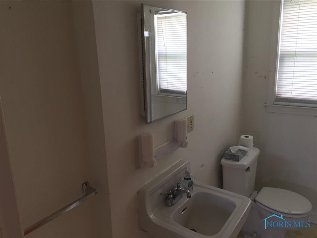 2547 West Laskey Road Toledo, OH 43613 - Photo 11 of 19 Gallery Image 11