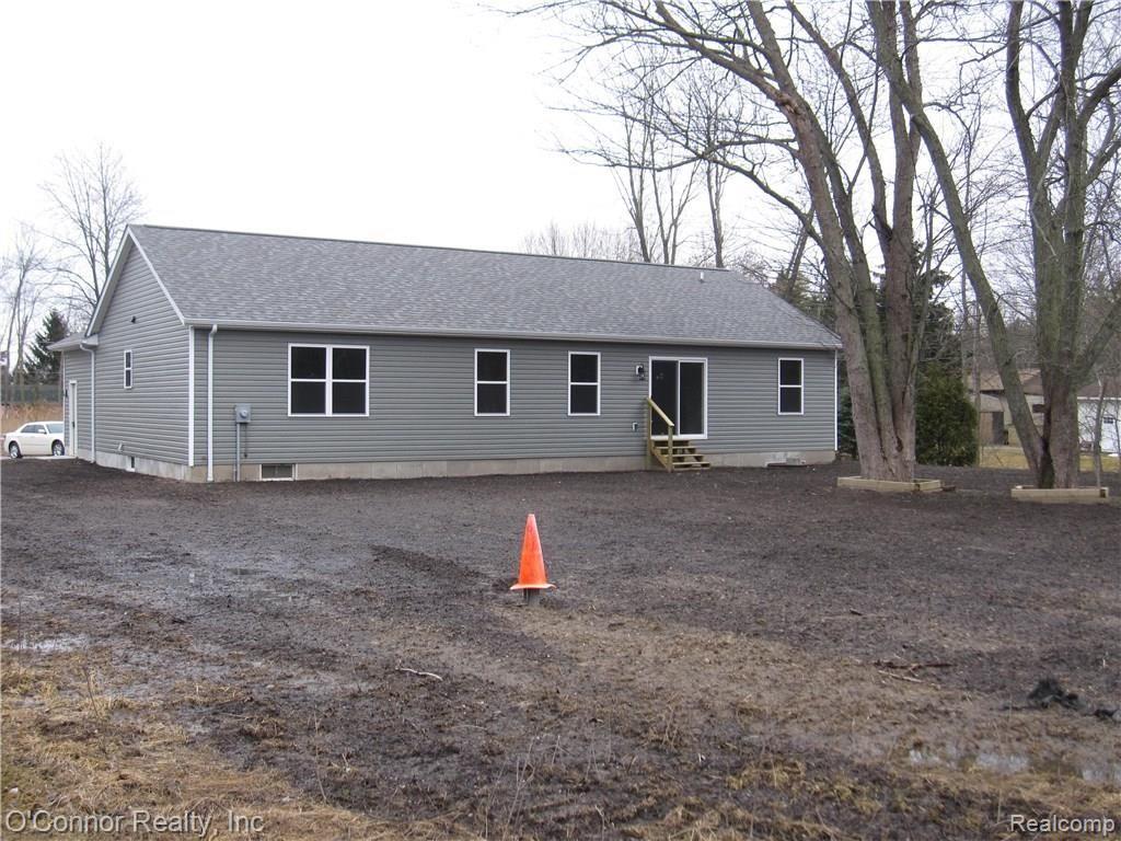 300 South Allen Road St. Clair, MI 48079 - Photo 3 of 21 IMG_0844.JPG