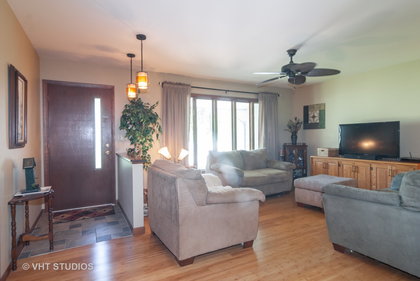 911 Montgomery Road Montgomery, IL 60538 - Photo 2 of 18